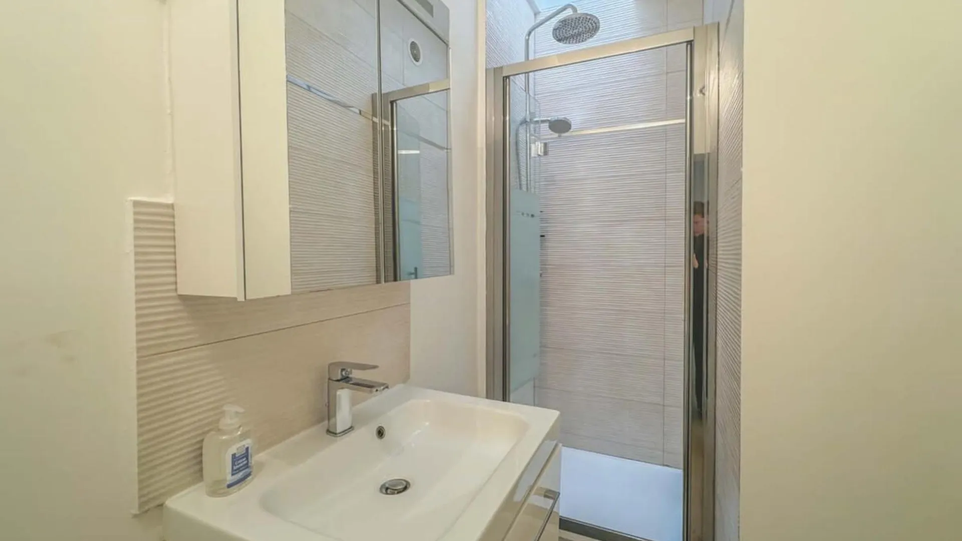 Flexliving - Onebedroom - Malesherbes - Eiffel Tower View *